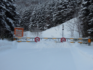北海道道115号芦別砂川線の冬季通行止めゲート