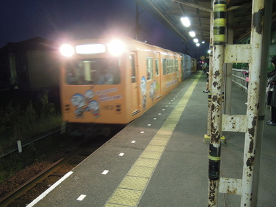 西日野駅に到着した列車
