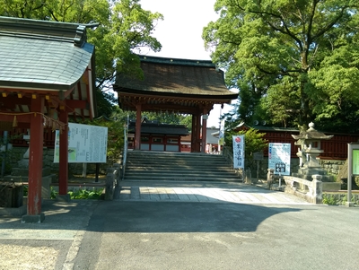 津島神社の中へ