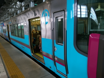 富山から金沢行き普通列車に乗車。IRいしかわ鉄道の車両でした