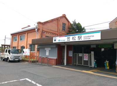 笠松駅の東口。名古屋方面ホームに直結している
