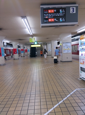 近鉄名古屋駅は名鉄名古屋駅と接していて乗換改札もあるので、すぐ乗り換えられる