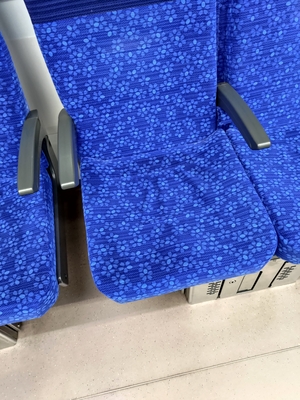 渋谷からは半蔵門線→永田町乗り換え→有楽町線で江戸川橋駅まで移動。S-TRAIN用の車両（指定席として営業するときは席を90度傾けてクロスシートにできる）が来た