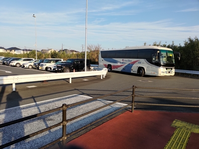 袖ヶ浦バスターミナルに到着したバス
