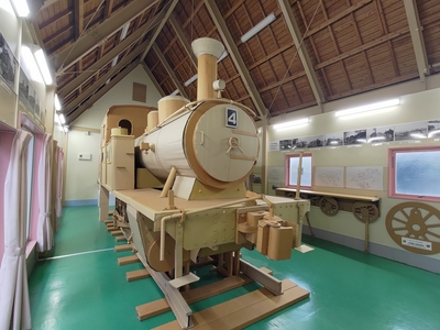 ユメノバの隣接エリアにあった、段ボールで作られた蒸気機関車