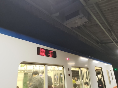関東鉄道常総線の列車は、多くが水海道駅で系統分割されており、一度乗り換えに