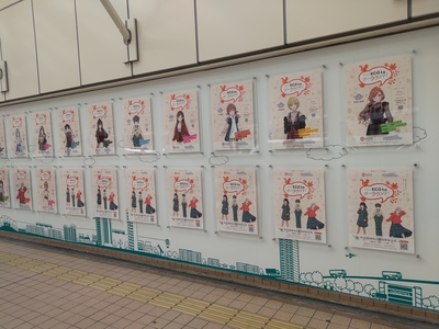 町田駅のJRと小田急を結ぶ通路上にあった、大量のシャニマス町田コラボのポスター