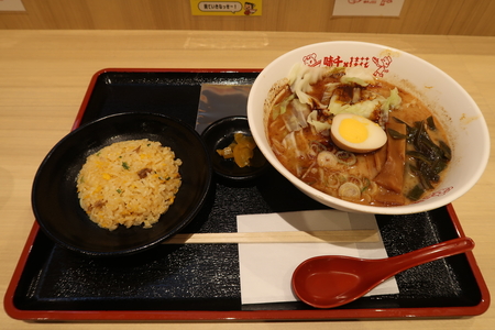 ����ܤΡ��֥ޡ����顼���פ򿩤٤�