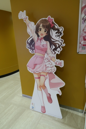 島村卯月の等身大パネル（他5人のものもあり、スタンプラリーになっていた）