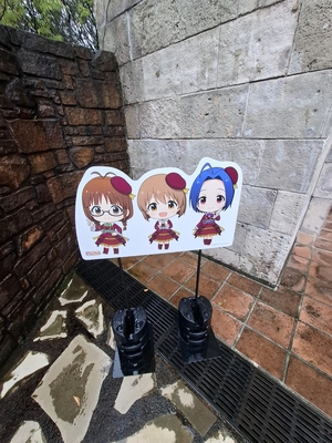 パルケエスパーニャの掲示（秋月律子・萩原雪歩・三浦あずさ）