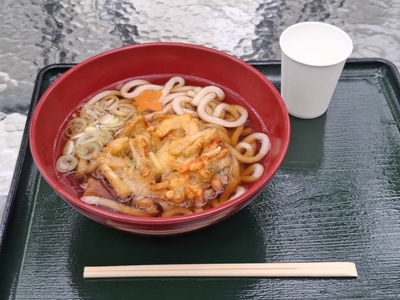 昼食はうどんの面倒