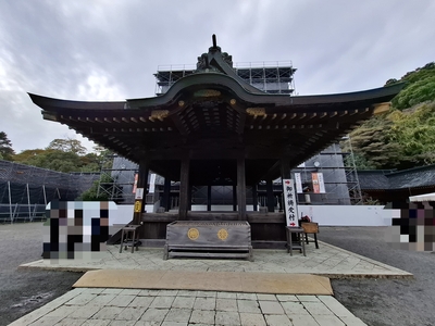 大拝殿の手前にある「舞殿」で参拝時の礼ができるようになっていた