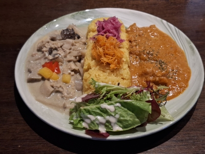 グリーンカレーとバターチキンカレー