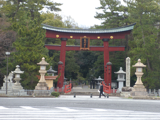 気比神宮の大鳥居。高さ約11mとのこと。木造でしかも江戸時代のものが現在まで残っている。